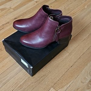 NWT Naturalizer Denali Booties, size 8.5